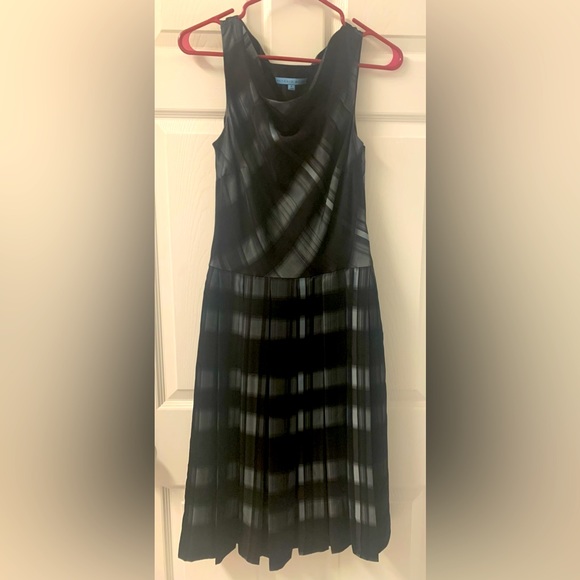 Stunning Antonio Melani Black Swan Chiffon Dress SZ 6 - Picture 2 of 8